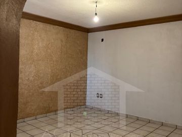 CASA COLONIAL EN ESQUINA CON SALON DE FIESTAS