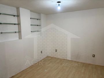 CASA COLONIAL EN ESQUINA CON SALON DE FIESTAS