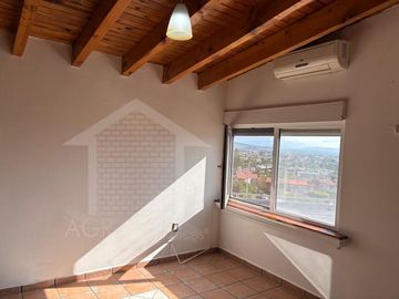 CASA COLONIAL EN ESQUINA CON SALON DE FIESTAS