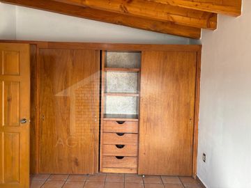CASA COLONIAL EN ESQUINA CON SALON DE FIESTAS