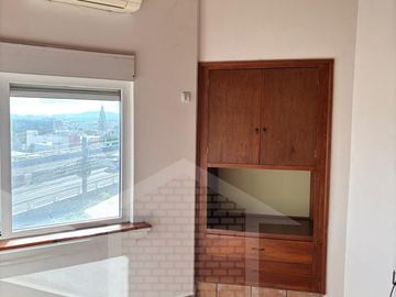 CASA COLONIAL EN ESQUINA CON SALON DE FIESTAS