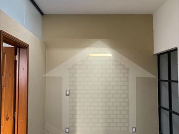 CASA COLONIAL EN ESQUINA CON SALON DE FIESTAS