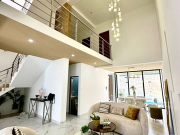 HERMOSA CASA EN VENTA CON PISCINA- URB.RESIDENCIAL ACACIAS DE MIRAFLORES