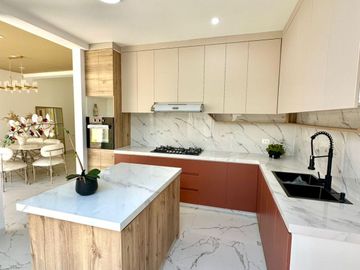 HERMOSA CASA EN VENTA CON PISCINA- URB.RESIDENCIAL ACACIAS DE MIRAFLORES