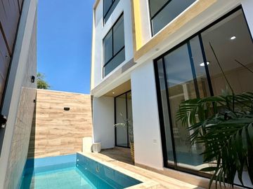 HERMOSA CASA EN VENTA CON PISCINA- URB.RESIDENCIAL ACACIAS DE MIRAFLORES