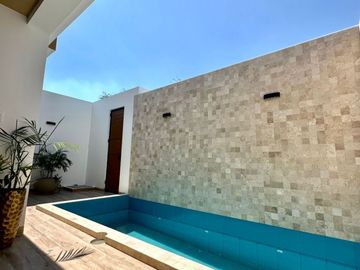 HERMOSA CASA EN VENTA CON PISCINA- URB.RESIDENCIAL ACACIAS DE MIRAFLORES