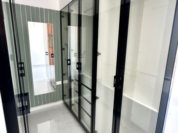 HERMOSA CASA EN VENTA CON PISCINA- URB.RESIDENCIAL ACACIAS DE MIRAFLORES