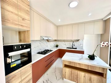 HERMOSA CASA EN VENTA CON PISCINA- URB.RESIDENCIAL ACACIAS DE MIRAFLORES