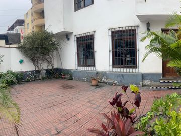 Venta casa en Jesús María (cerca a EsSalud y Canal 5)