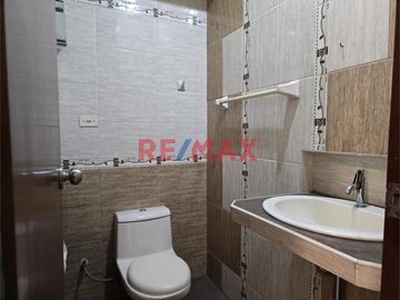 Se Vende Casa Con Local Comercial En Sjl