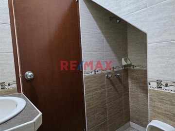 Se Vende Casa Con Local Comercial En Sjl