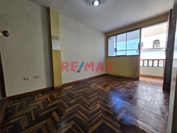 Se Vende Casa Con Local Comercial En Sjl