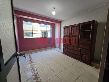 Se Vende Casa Con Local Comercial En Sjl