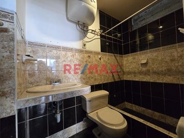 Se Vende Casa Con Local Comercial En Sjl
