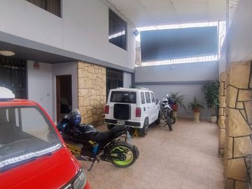 CASA EN VENTA  – URB. SAN ISIDRO - PIURA