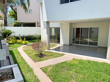 CASA EN VENTA A ESTRENAR REFORMA EN PUERTAS DEL TULE
