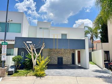 CASA EN VENTA A ESTRENAR REFORMA EN PUERTAS DEL TULE