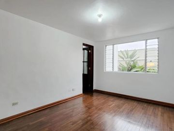 CASA 372 M2 TERRENO, 05 DORMITORIOS,JARDINES,CERCA SAN AGUSTIN,CORPAC SAN ISIDRO