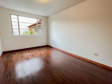 CASA 372 M2 TERRENO, 05 DORMITORIOS,JARDINES,CERCA SAN AGUSTIN,CORPAC SAN ISIDRO