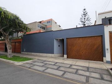 CASA 372 M2 TERRENO, 05 DORMITORIOS,JARDINES,CERCA SAN AGUSTIN,CORPAC SAN ISIDRO