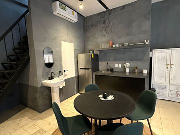 CASA SEMIAMUEBLADA TIPO LOFT CON ESPACIO POTENCIAL LOCAL MÉRIDA CENTRO