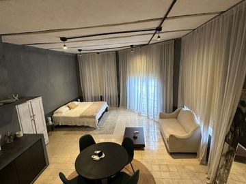 CASA SEMIAMUEBLADA TIPO LOFT CON ESPACIO POTENCIAL LOCAL MÉRIDA CENTRO