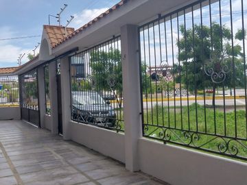Vendo Espectacular casa en zona residencial de Machala