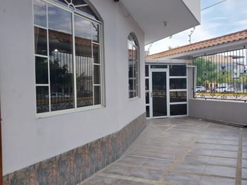 Vendo Espectacular casa en zona residencial de Machala