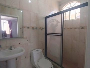 Vendo Espectacular casa en zona residencial de Machala