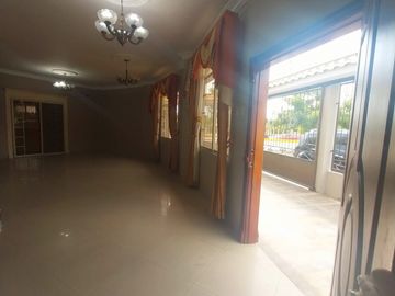 Vendo Espectacular casa en zona residencial de Machala