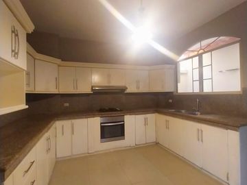 Vendo Espectacular casa en zona residencial de Machala