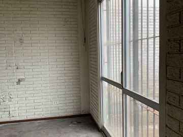 ¡Oportunidad en esquina! Terreno de 252 m² en Cedros de Villa, a ½ cdra. de parque – ideal proyecto o remodelación