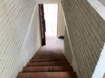 ¡Oportunidad en esquina! Terreno de 252 m² en Cedros de Villa, a ½ cdra. de parque – ideal proyecto o remodelación