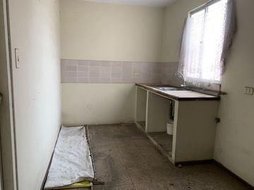 ¡Oportunidad en esquina! Terreno de 252 m² en Cedros de Villa, a ½ cdra. de parque – ideal proyecto o remodelación