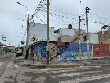 ¡Oportunidad en esquina! Terreno de 252 m² en Cedros de Villa, a ½ cdra. de parque – ideal proyecto o remodelación