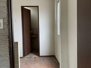 ¡Oportunidad en esquina! Terreno de 252 m² en Cedros de Villa, a ½ cdra. de parque – ideal proyecto o remodelación