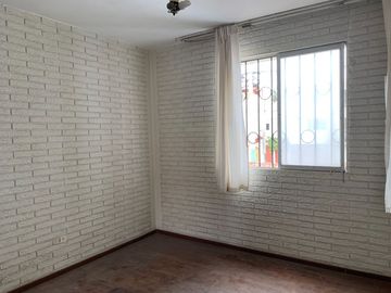 ¡Oportunidad en esquina! Terreno de 252 m² en Cedros de Villa, a ½ cdra. de parque – ideal proyecto o remodelación