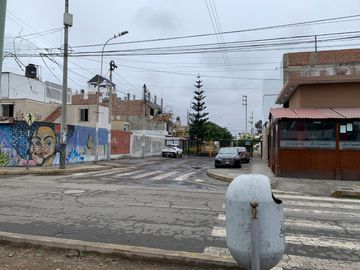 ¡Oportunidad en esquina! Terreno de 252 m² en Cedros de Villa, a ½ cdra. de parque – ideal proyecto o remodelación
