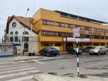 ¡Oportunidad en esquina! Terreno de 252 m² en Cedros de Villa, a ½ cdra. de parque – ideal proyecto o remodelación