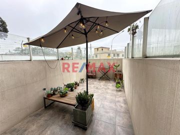 Departamento Con Terraza Y Dos Cómodas Habitaciones Cerca De Wong De Chacarilla En San Borja