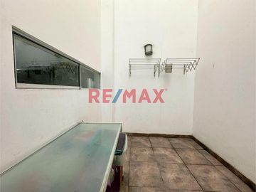 Departamento Con Terraza Y Dos Cómodas Habitaciones Cerca De Wong De Chacarilla En San Borja