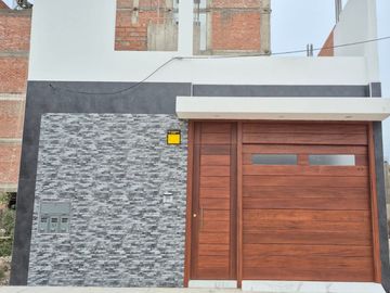 VENTA DE CASA EN URBANIZACIÓN LOS SAUCES CERCA DE LA UNIVERSIDAD SIPÁN