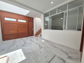 VENTA DE CASA EN URBANIZACIÓN LOS SAUCES CERCA DE LA UNIVERSIDAD SIPÁN
