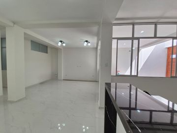 VENTA DE CASA EN URBANIZACIÓN LOS SAUCES CERCA DE LA UNIVERSIDAD SIPÁN
