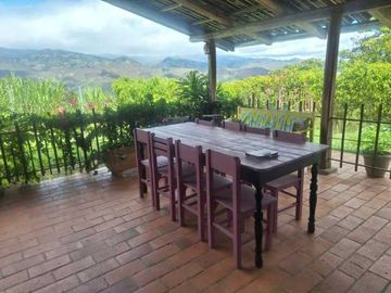 Hermosa Propiedad en Yunguilla, Gran Vista
