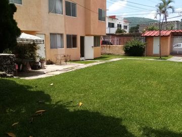 Casa con alberca y jardín en Jiutepec