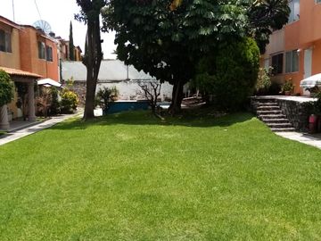 Casa con alberca y jardín en Jiutepec