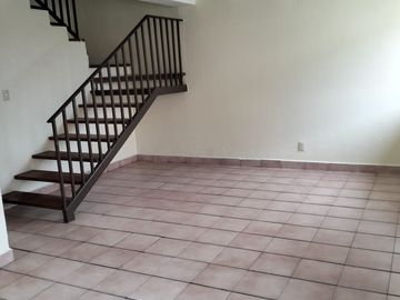 Casa con alberca y jardín en Jiutepec