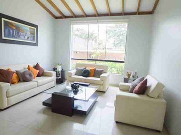 La Planicie 650mt2 Casa de 2 pisos con 4 habitaciones ideal para tu familia ✅