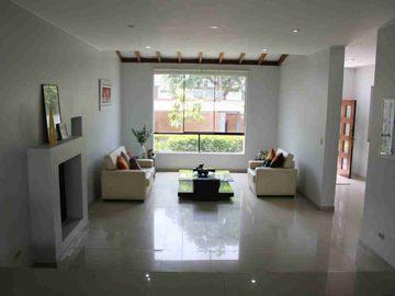 La Planicie 650mt2 Casa de 2 pisos con 4 habitaciones ideal para tu familia ✅